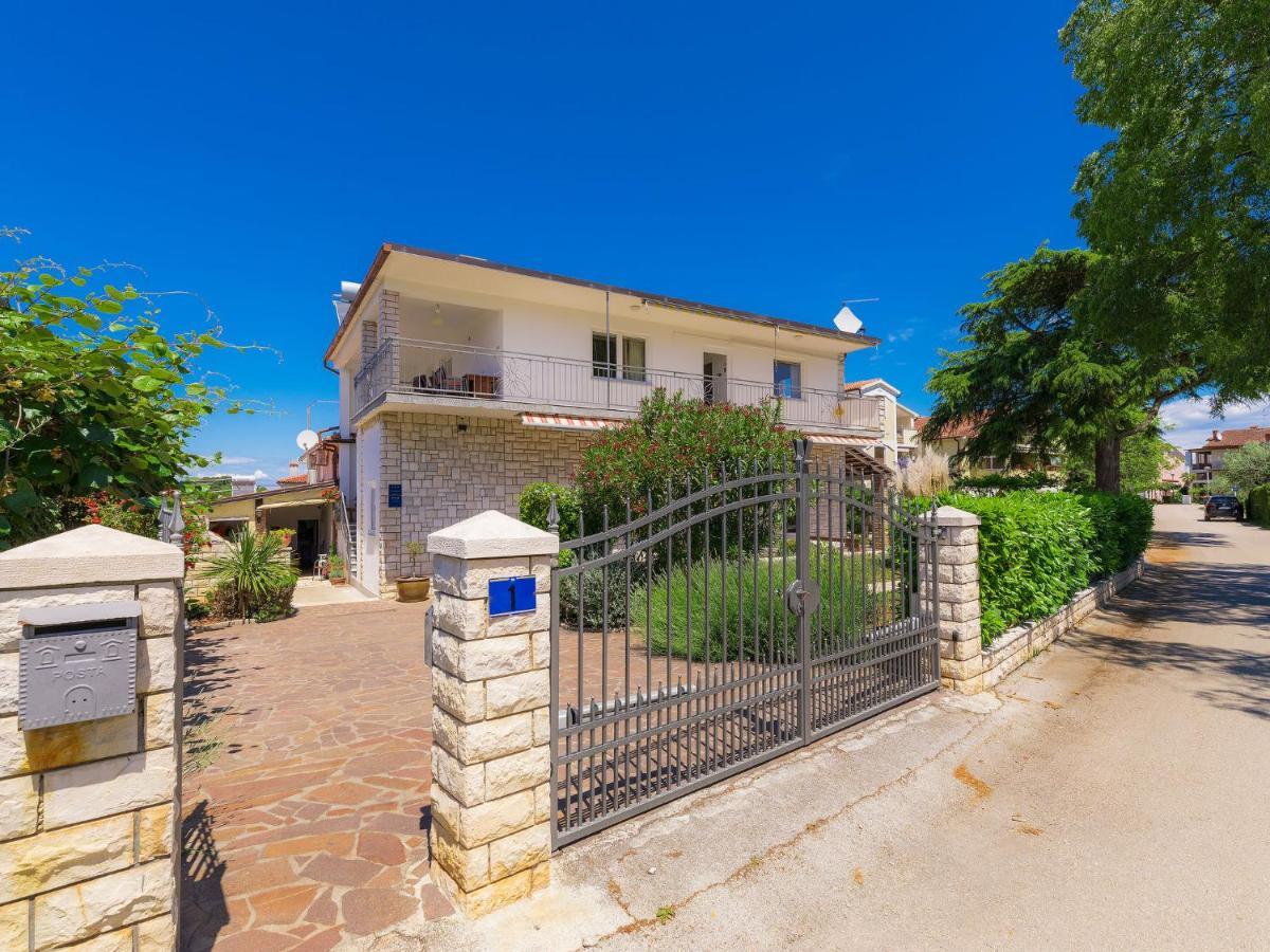 Nika-12 By Interhome * Umag