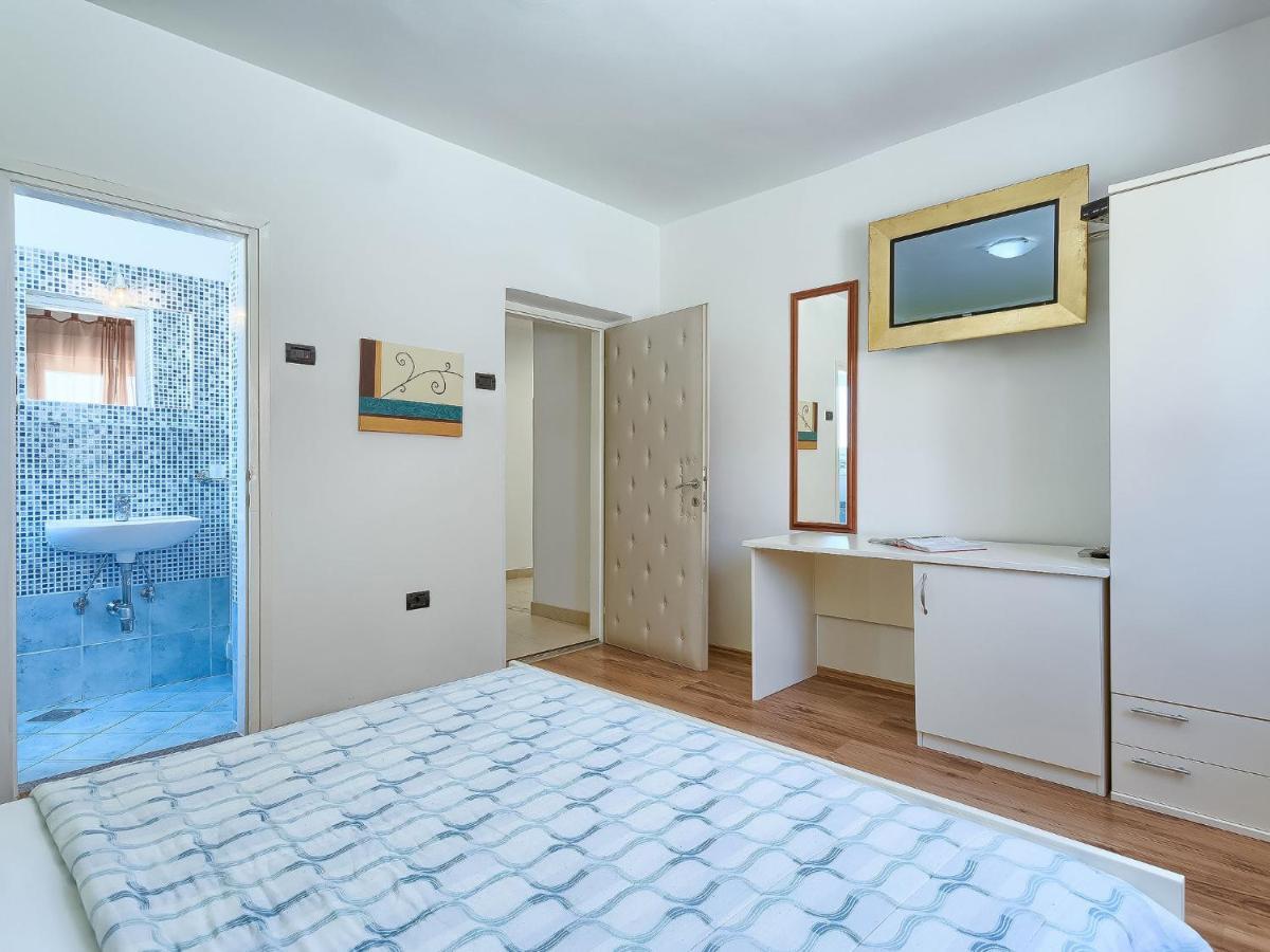 Nika-12 By Interhome * Umag